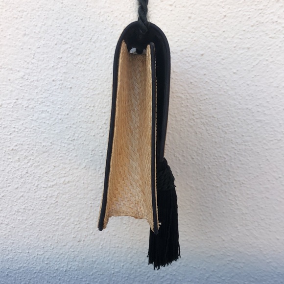 natural fibers crossbody bag with tassel - Picture 4 of 7